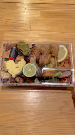 淡海地鶏炭火焼鳥重TORIあわせ弁当 2,160円 (税込)の記事動画