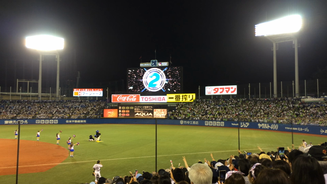 神宮球場にて。花火綺麗に撮れたかな？？の記事動画
