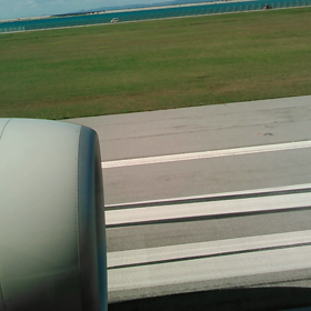 離陸直後の那覇空港の画像