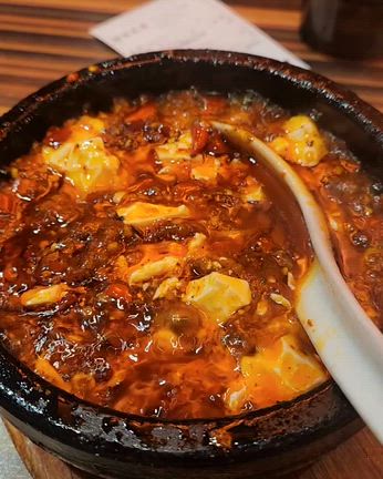 【陳家私菜(秋葉原)】元祖 頂天石焼麻婆豆腐 地獄辛の記事動画