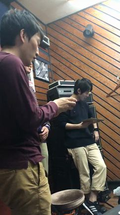 新曲は2本録りでの記事動画