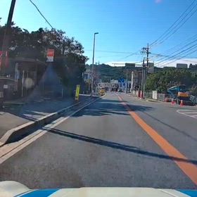 鉄パイプ落とした車の画像