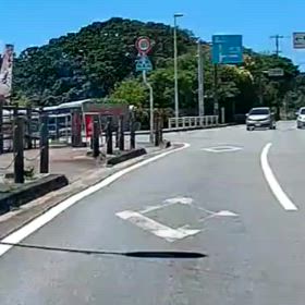 本土では見なかった交通違反の画像