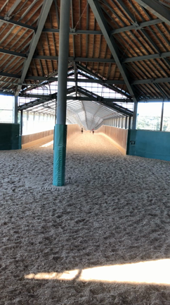 門別競馬場。「装蹄師」さん。の記事動画