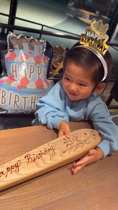 4歳誕生日は100本のスプーンでお祝いの記事動画