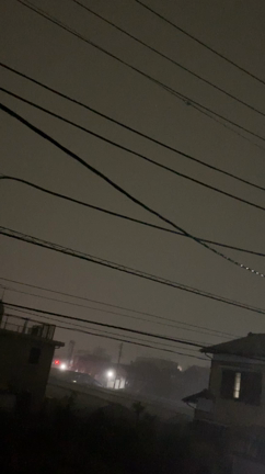 ゲリラ豪雨並の記事動画