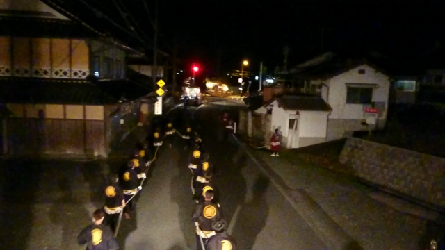 宵祭り 4社のパレードの記事動画