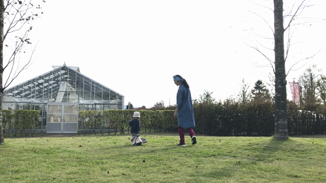 穏やかに家族と過ごす休日の記事動画
