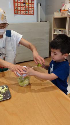 お好み焼き作りの記事動画