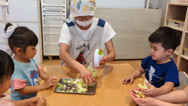 お好み焼き作りの記事動画