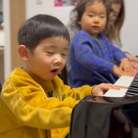 2歳児リトミックの画像