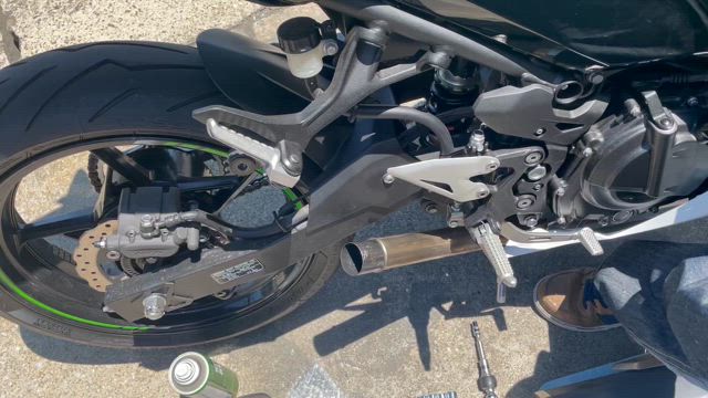 マフラー交換の記事動画