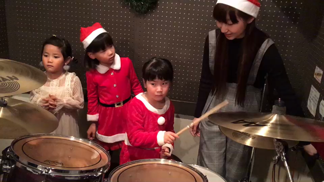 ピアノ・ウクレレ子供の生徒さんの「クリスマスパーティー」動画も。の記事動画