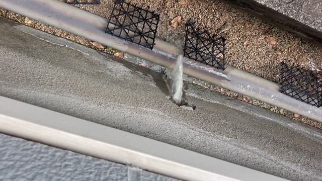 給湯配管の水漏れ修理の記事動画