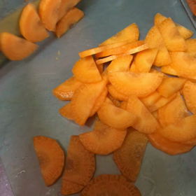 豚汁の具材をカット♡！の画像