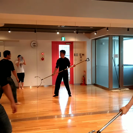 さすまたってどう使うか知ってる？防犯対策！の記事動画