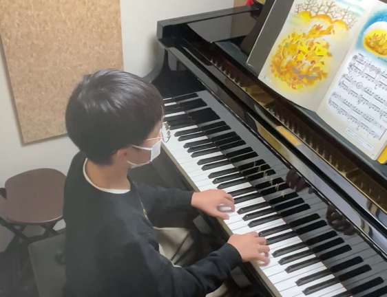 ピアノスタディーより　こぎつねの記事動画