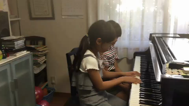 楽しい連弾！の記事動画