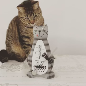 ねことねこのメトロノームの画像
