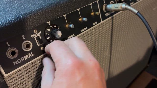 ギターアンプ。Fender Twin Reverbの修理進捗の記事動画