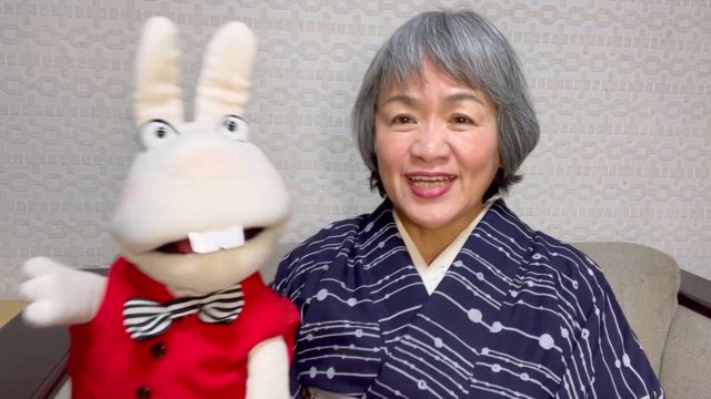 お誕生日のプレゼントを腹話術で！！の記事動画