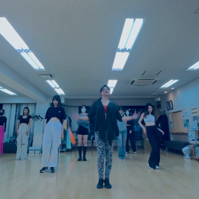 ブヨブヨのお腹で楽しく踊るの画像
