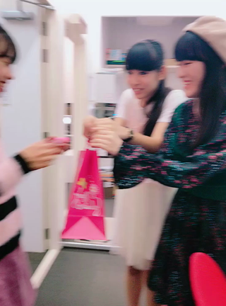 りのおめでとうの記事動画