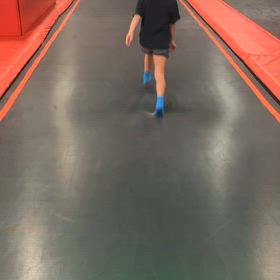 性転換、子供の視線の画像