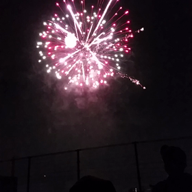 季節はずれの？花火大会の画像