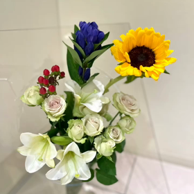 薔薇メインのアレンジの画像