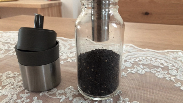 【ゆる家事】栄養豊富な黒ごまを毎日の食事にプラスするために♪の記事動画