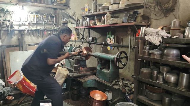 プネー帯同生活｜銅食器職人の工房を訪ねる街歩きの記事動画