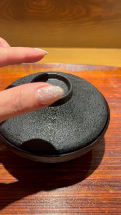 伝統と遊び心が同居する、高輪の和食「しん山」の記事動画