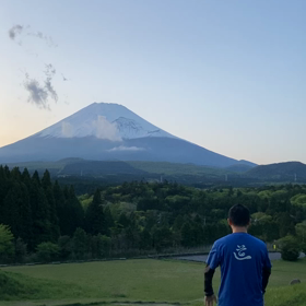富士山の麓で氣功をするの画像