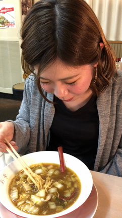 麺をすすれない人。の記事動画