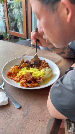 バリの食事は、美味いし、何でもあります！の記事動画