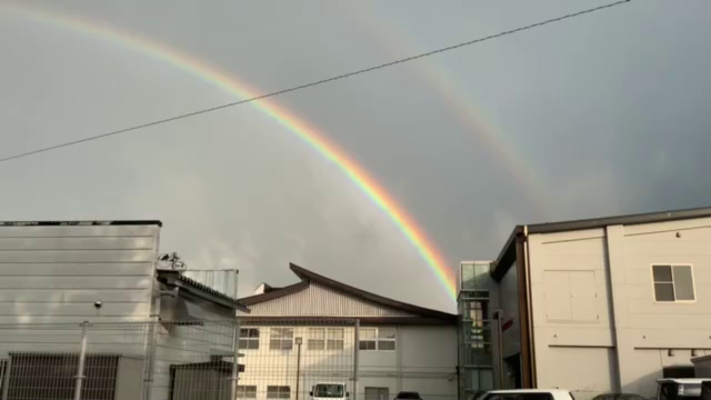 感謝感謝と2重の虹の記事動画