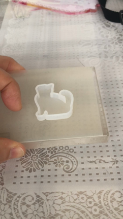 レジンアクセサリー作りで便利でおすすめな道具　スタンプ台についての記事動画