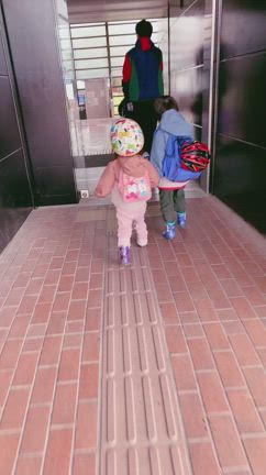 4歳2歳初めてのアイススケート　準備物とレビュー！@リンスポの記事動画