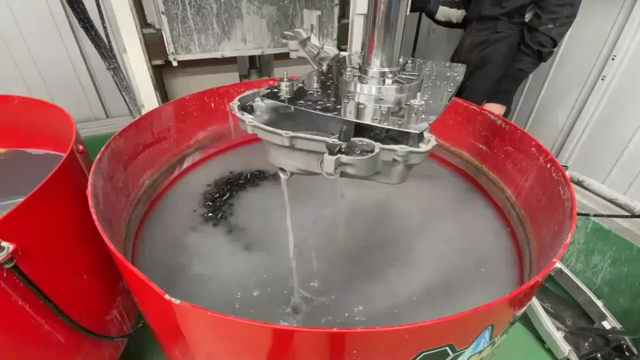 ホンダ CB250Tホーク クラッチ・ジェネレーターカバーバレル研磨ご依頼！の記事動画