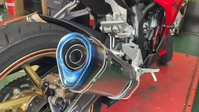 CBR250RR・WR`sマフラー取り付けご紹介！の記事動画