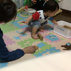 １歳１ヶ月❤️✳︎ガンバレ✳︎ 積み木の練習の画像