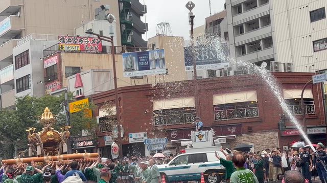 江戸三大祭「深川八幡祭り」迫力ある水かけを見るポイントの記事動画