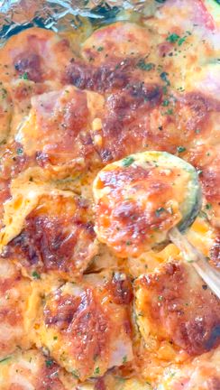 重ねて焼くだけ！ズッキーニが美味しすぎる食べ方。ピザバーガーズッキーニの記事動画