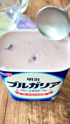 混ぜて冷やすだけ！夏に食べたいブルーベリーレアチーズムースの記事動画