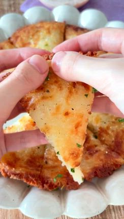 フライパンひとつで反則の美味しさ！どハマりしてる明太チーズじゃガレットの記事動画