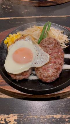 駐車場がいっぱいのハンバーグ屋さんは美味しかった話の記事動画
