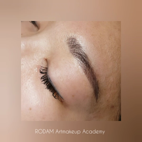 消してみても消えない眉毛のアートメイクの画像