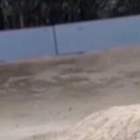 庭ラジコースバンクコーナー走行の画像