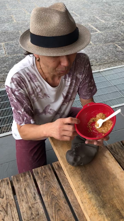 こんにゃく入り粘土で器をつくったら・・・の記事動画